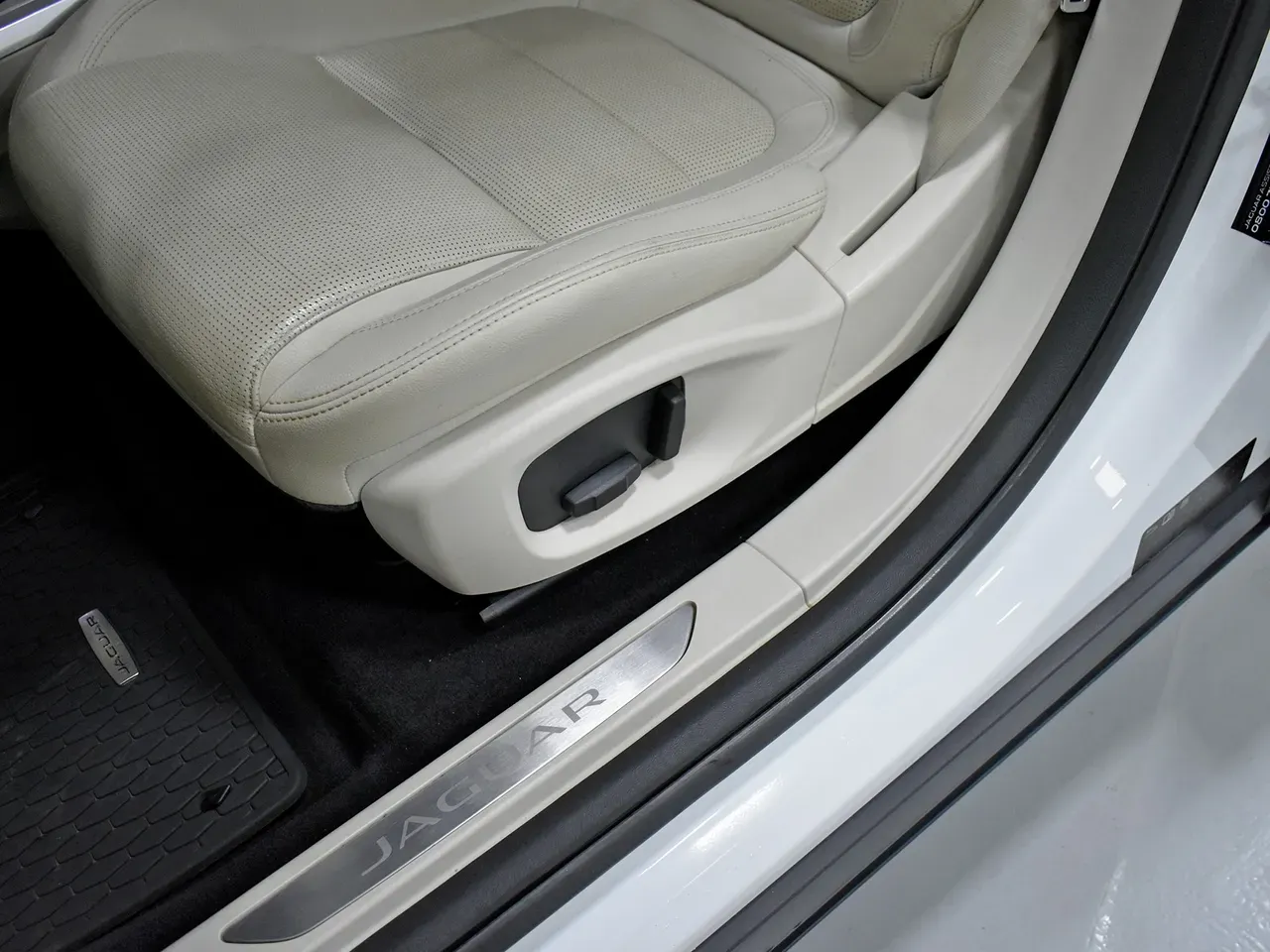 Jaguar I-pace - Imagem 15