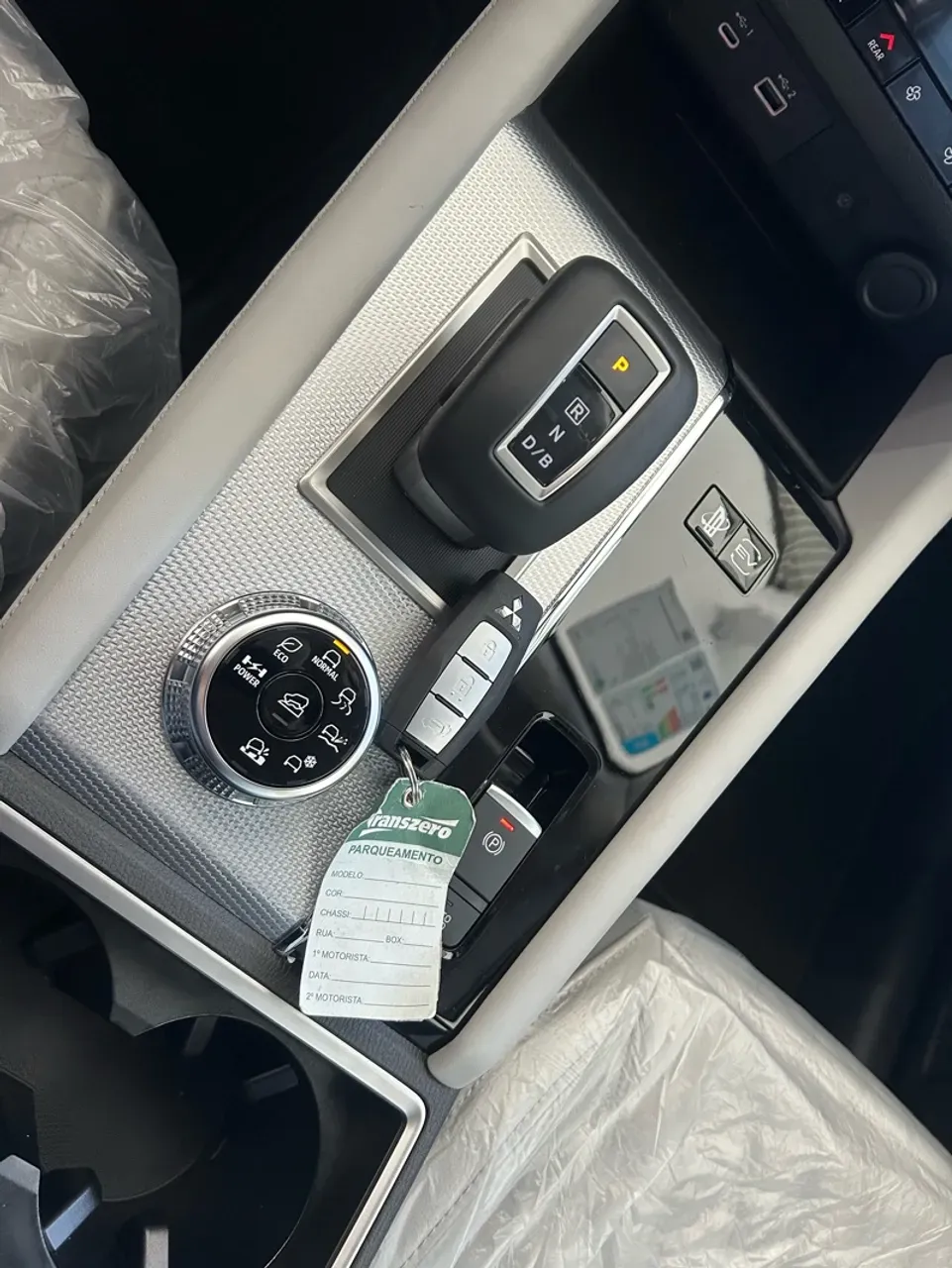 Mitsubishi Outlander Plug-in Hybrid - Imagem 12