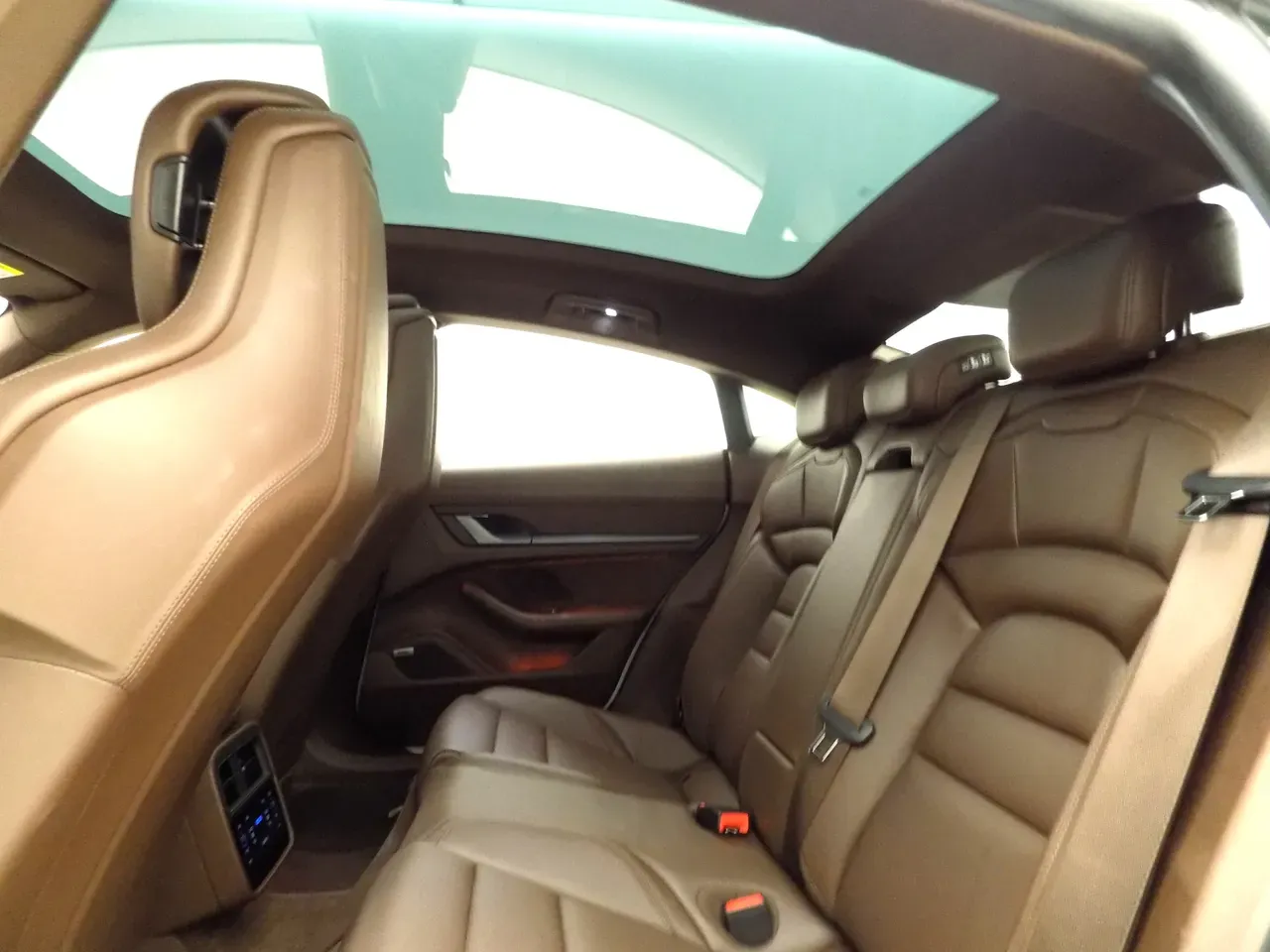 Porsche Taycan - Imagem 16