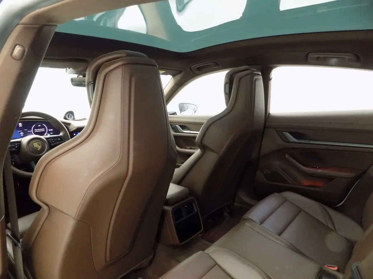 Porsche Taycan - Imagem 17