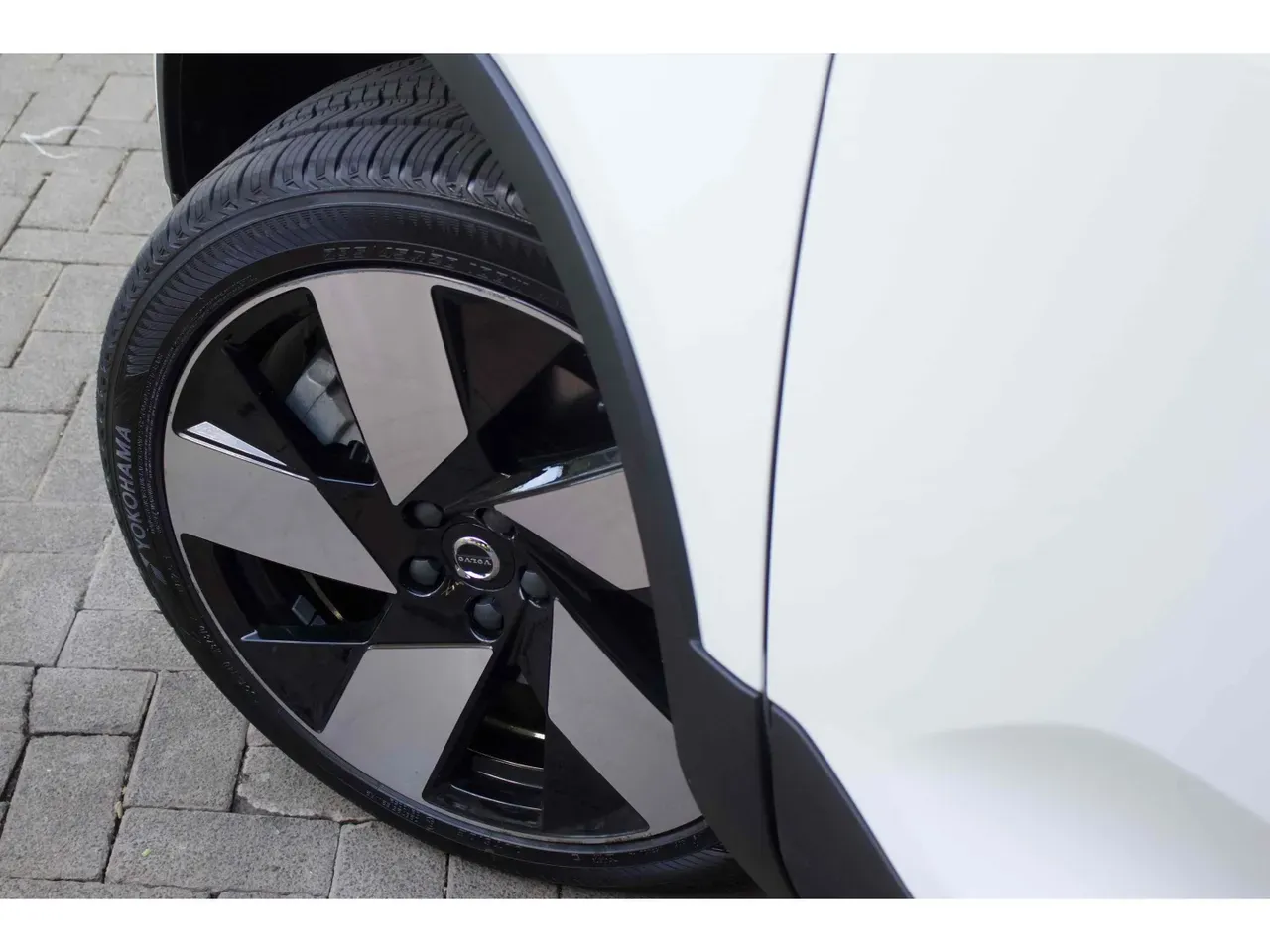 Volvo C40 Recharge - Imagem 9