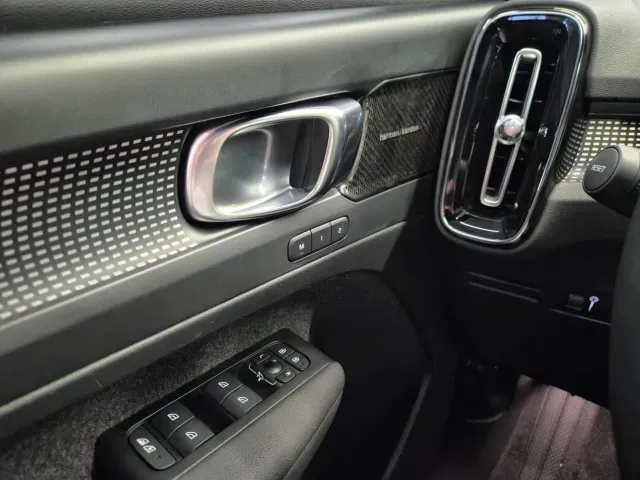 Volvo XC40 Recharge - Imagem 13