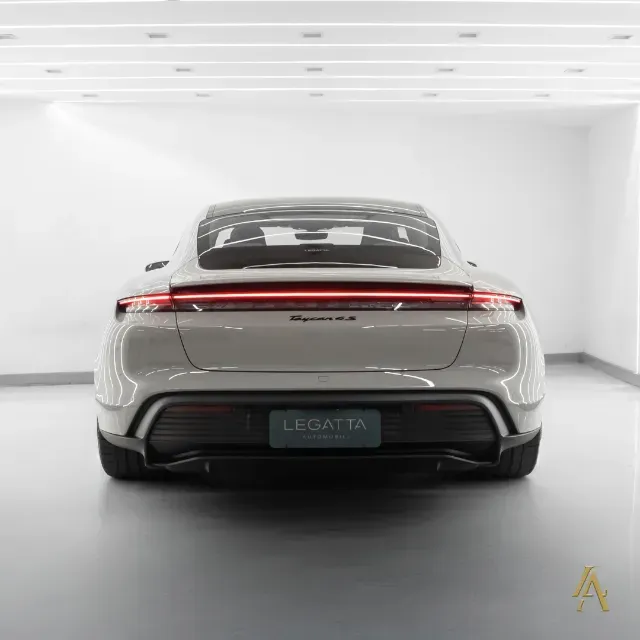 Porsche Taycan - Imagem 4