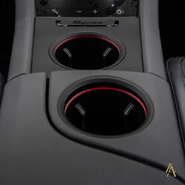 Porsche Taycan - Imagem 13