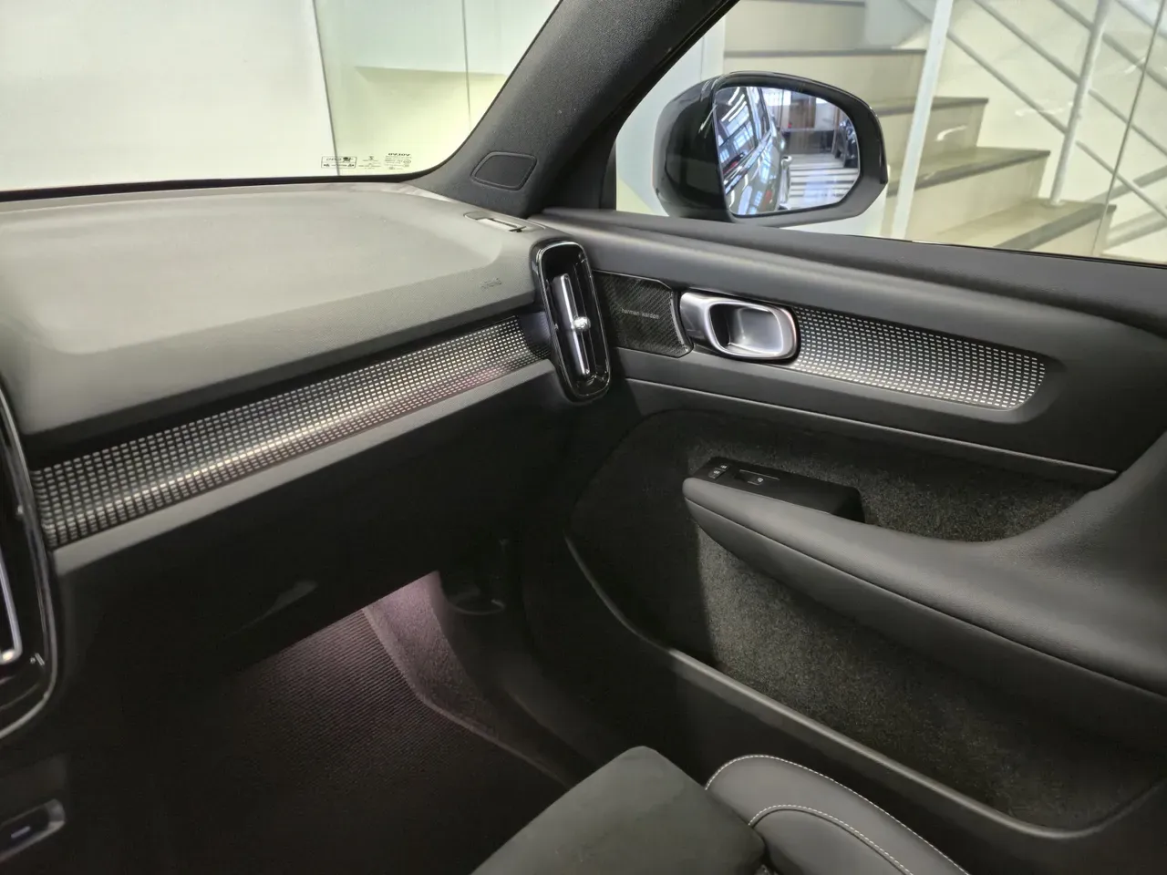 Volvo XC40 Recharge - Imagem 2