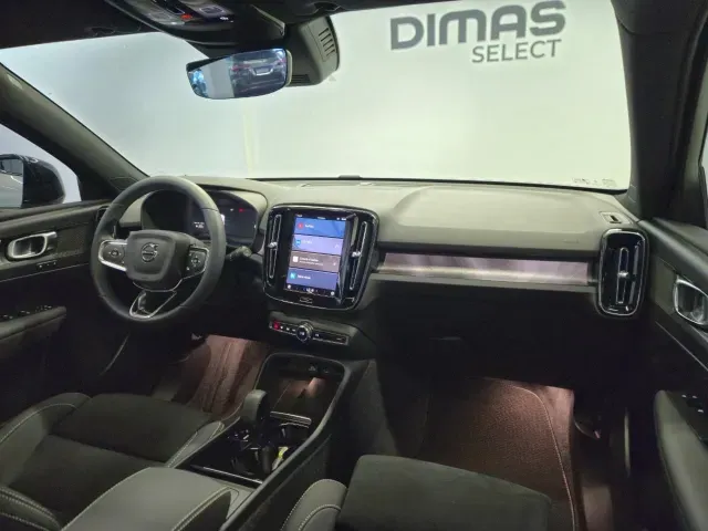 Volvo XC40 Recharge - Imagem 9