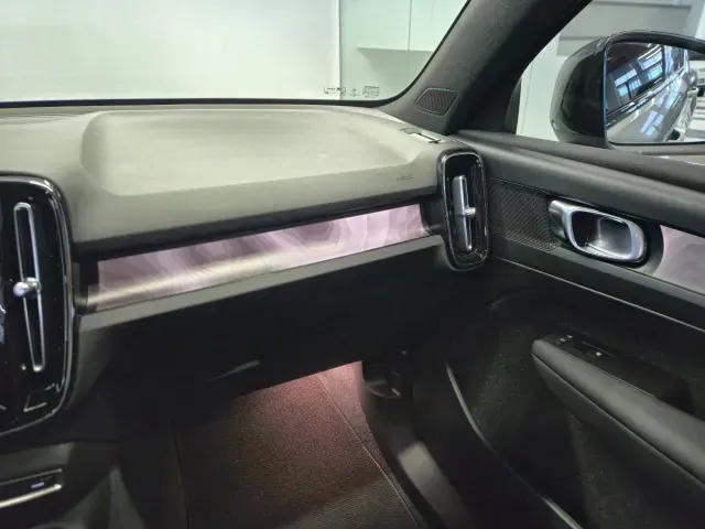 Volvo XC40 Recharge - Imagem 13