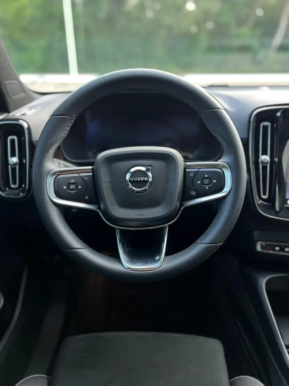 Volvo C40 Recharge - Imagem 12