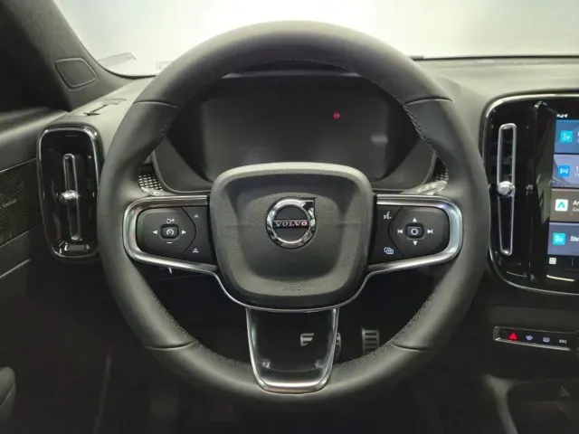 Volvo XC40 Recharge - Imagem 10