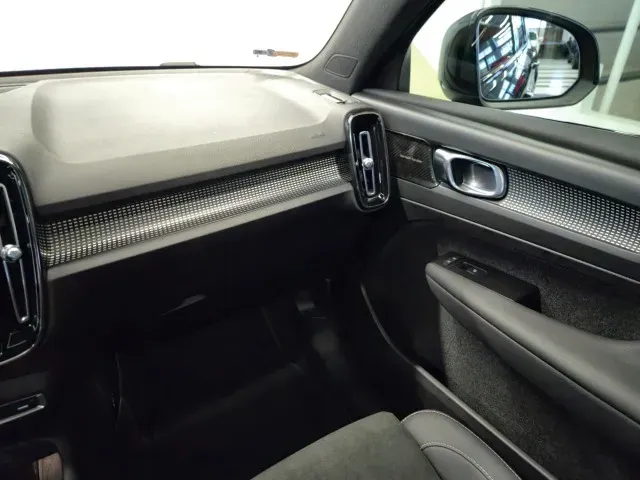 Volvo XC40 Recharge - Imagem 13