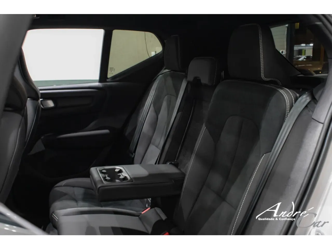 Volvo XC40 Recharge - Imagem 9