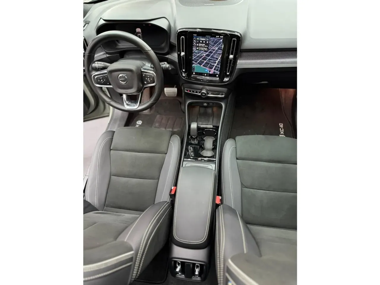 Volvo XC40 Recharge - Imagem 11