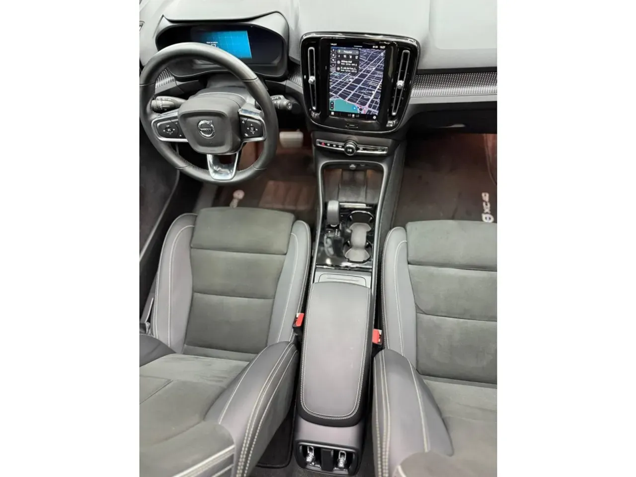 Volvo XC40 Recharge - Imagem 12