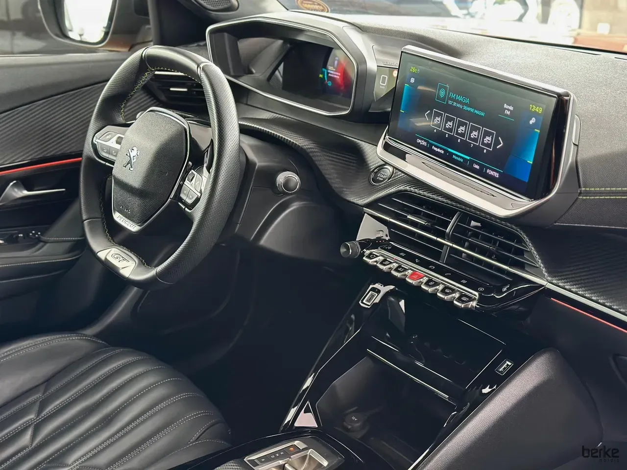 Peugeot E-2008 - Imagem 15