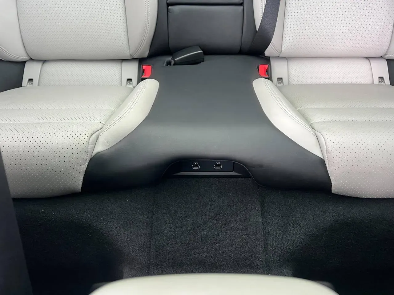 Porsche Taycan - Imagem 11