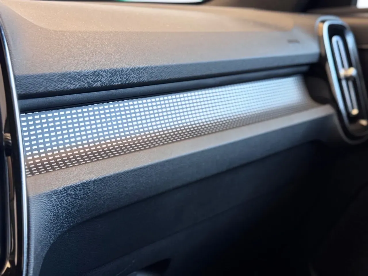 Volvo XC40 Recharge - Imagem 13