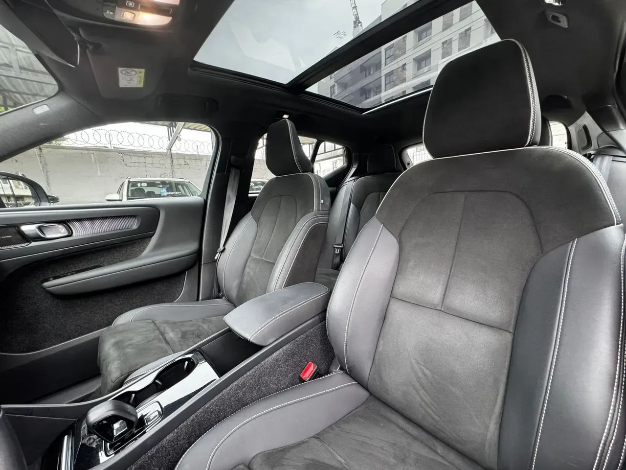 Volvo XC40 Recharge - Imagem 10