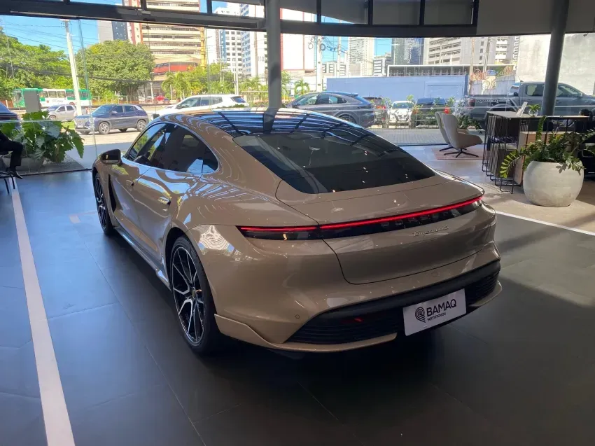 Porsche Taycan - Imagem 6