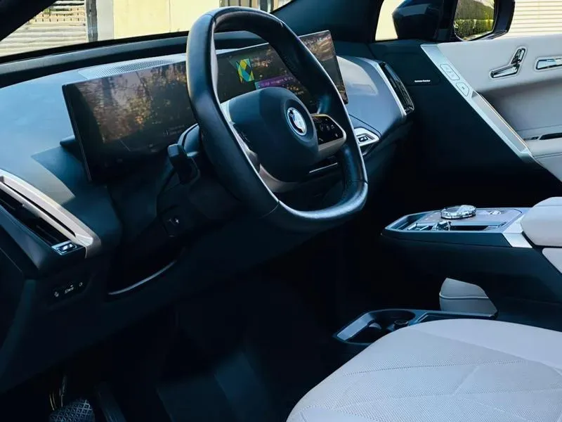 BMW Ix - Imagem 4