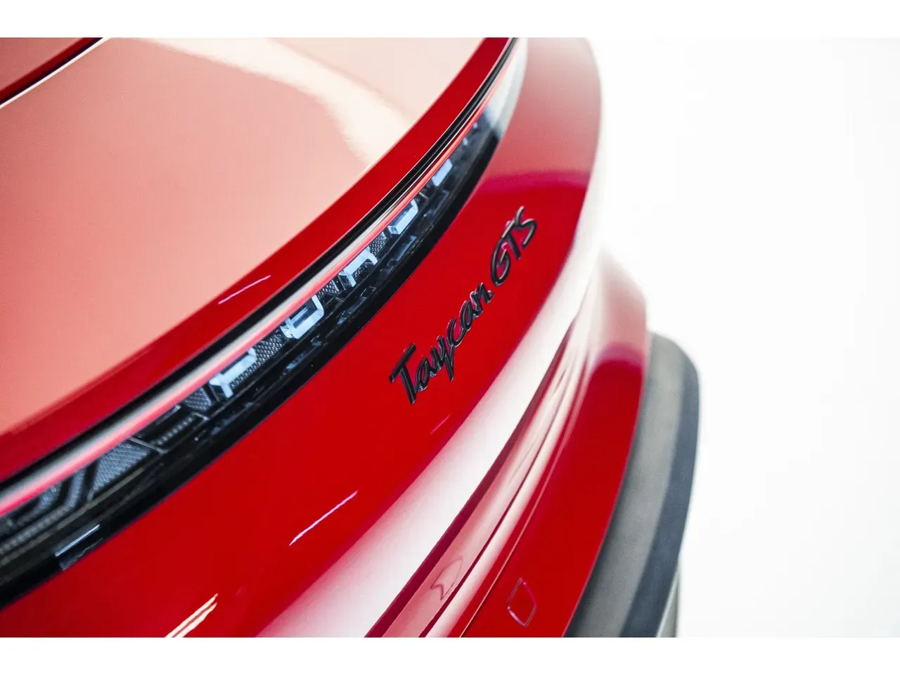 Porsche Taycan - Imagem 14