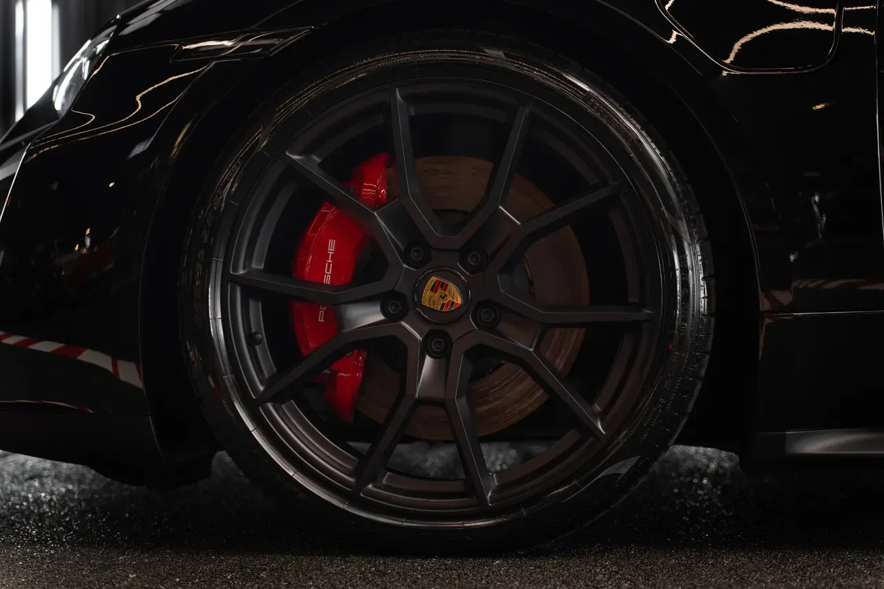 Porsche Taycan - Imagem 4