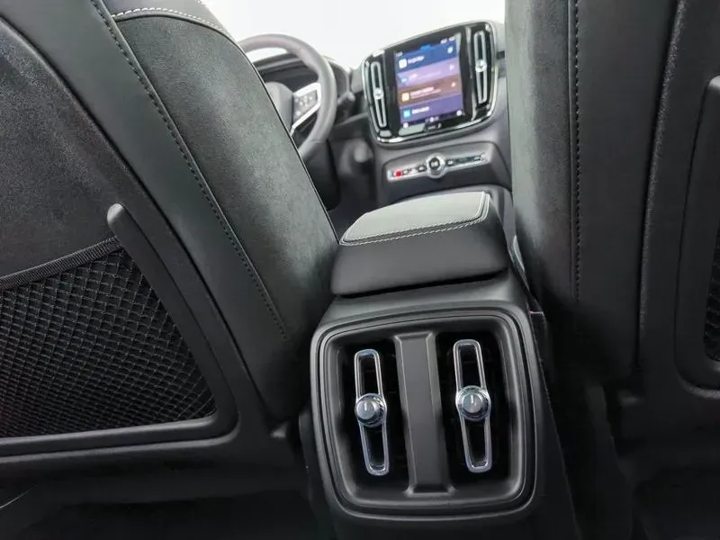 Volvo XC40 Recharge - Imagem 14