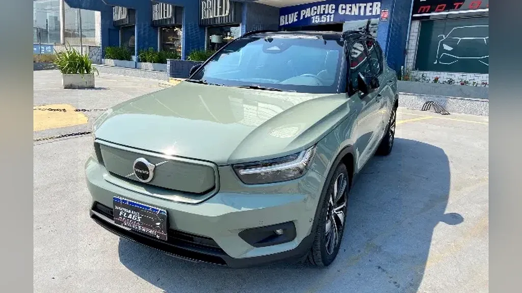 Foto de um volvo xc40 recharge