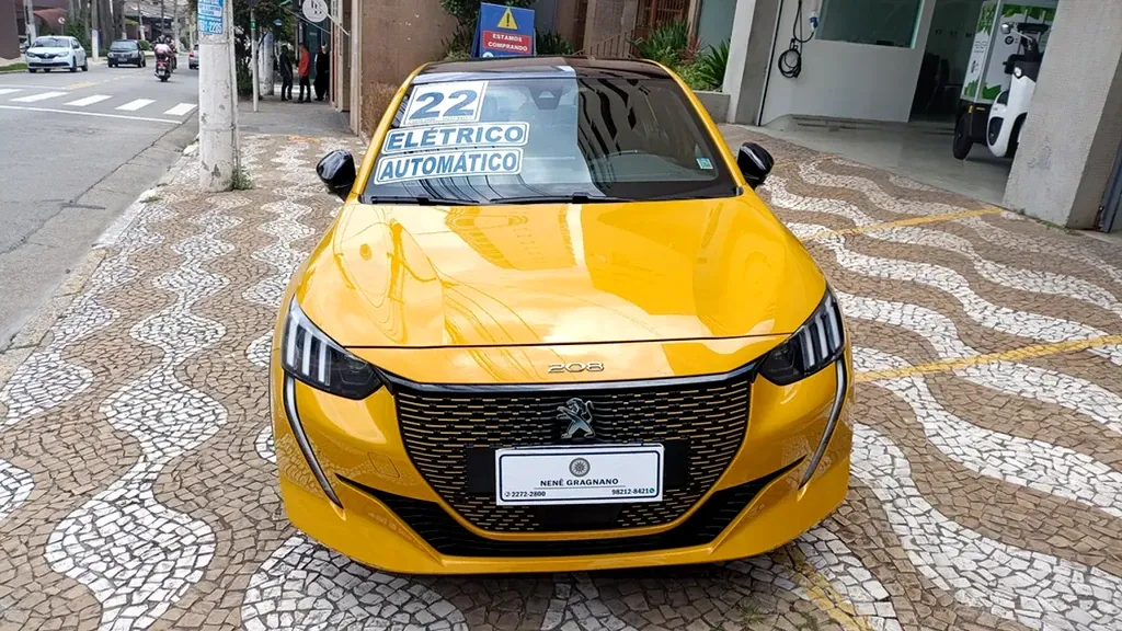 Foto de um peugeot e-208