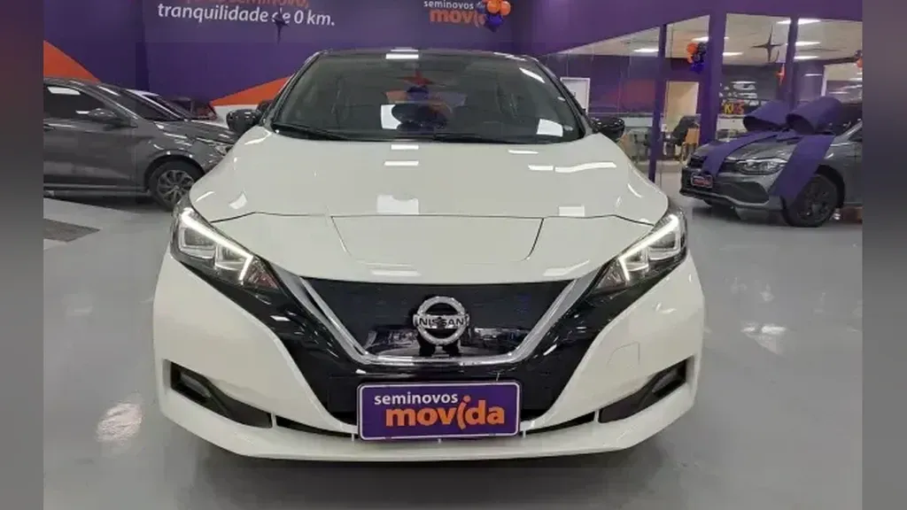 Foto de um nissan leaf