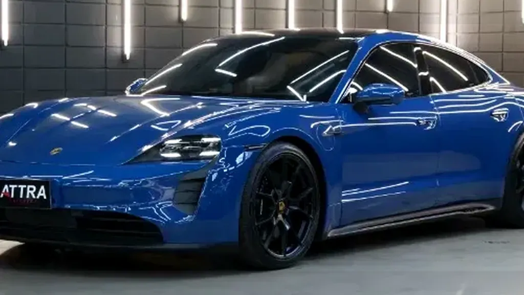 Foto de um porsche taycan