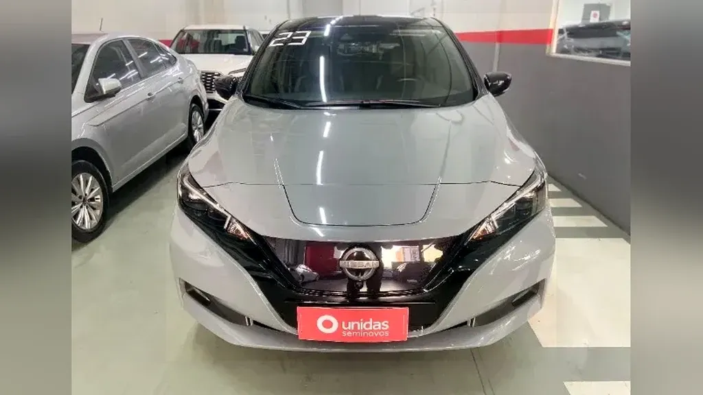 Foto de um nissan leaf