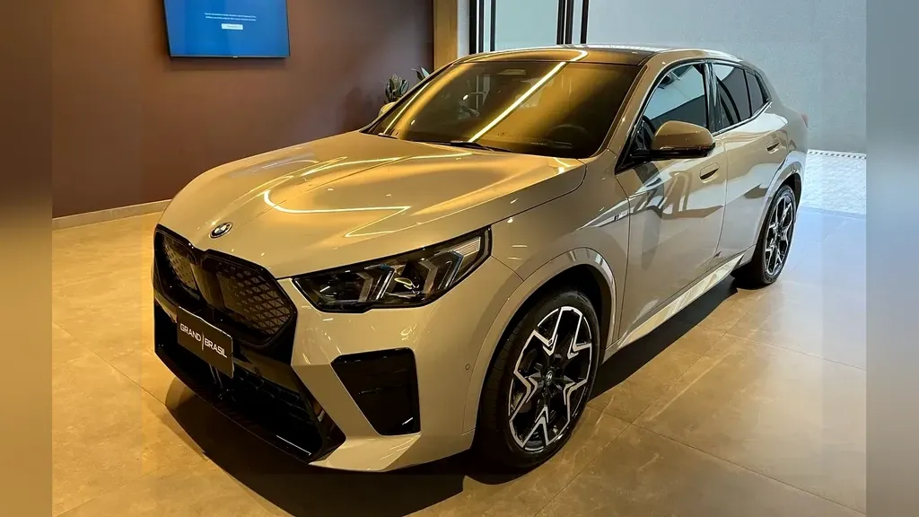 Foto de um bmw ix2