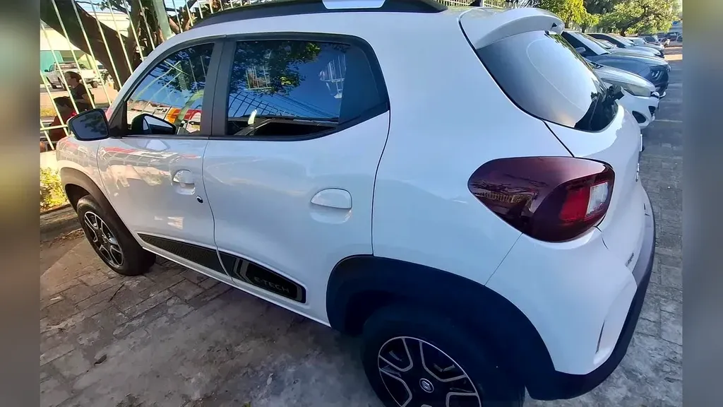 Foto de um renault kwid e-tech electric