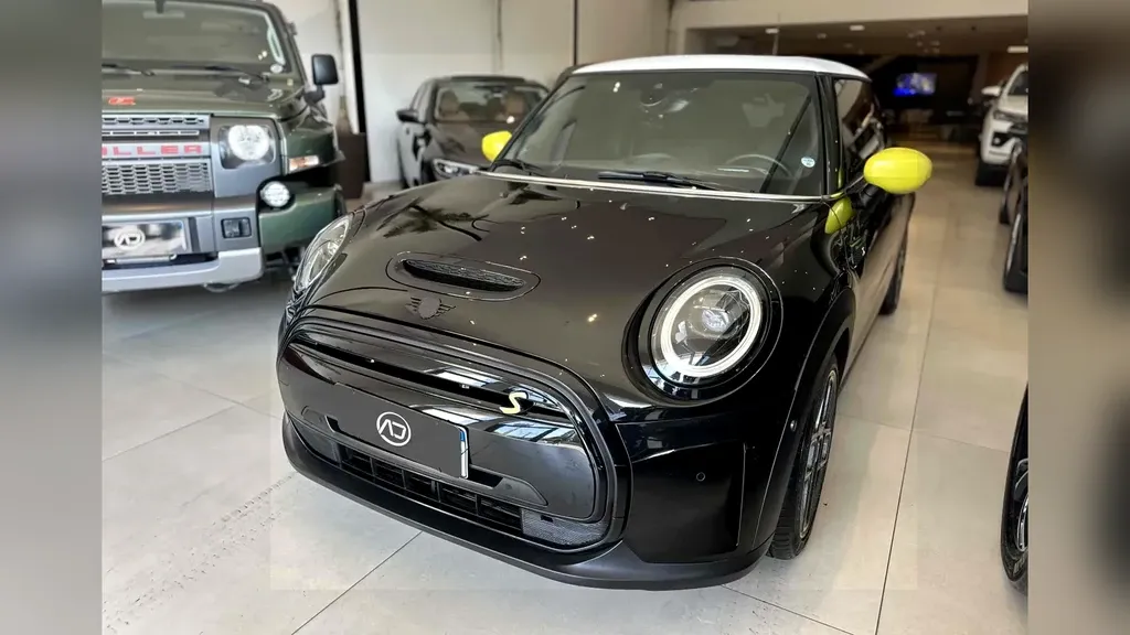 Foto de um mini cooper se