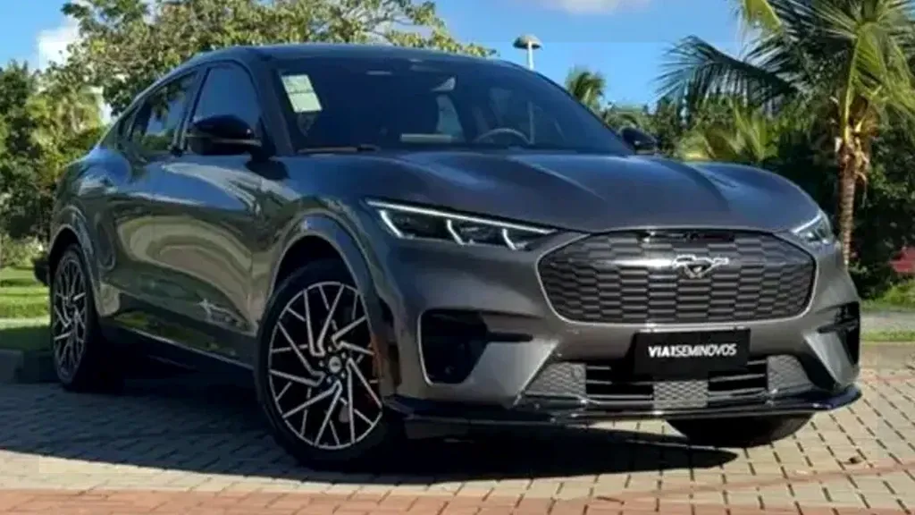 Foto de um ford mustang mach-e