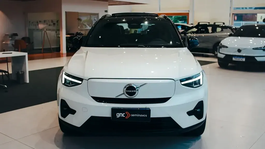 Foto de um volvo xc40 recharge
