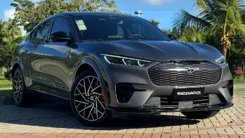 Foto de um ford mustang mach-e