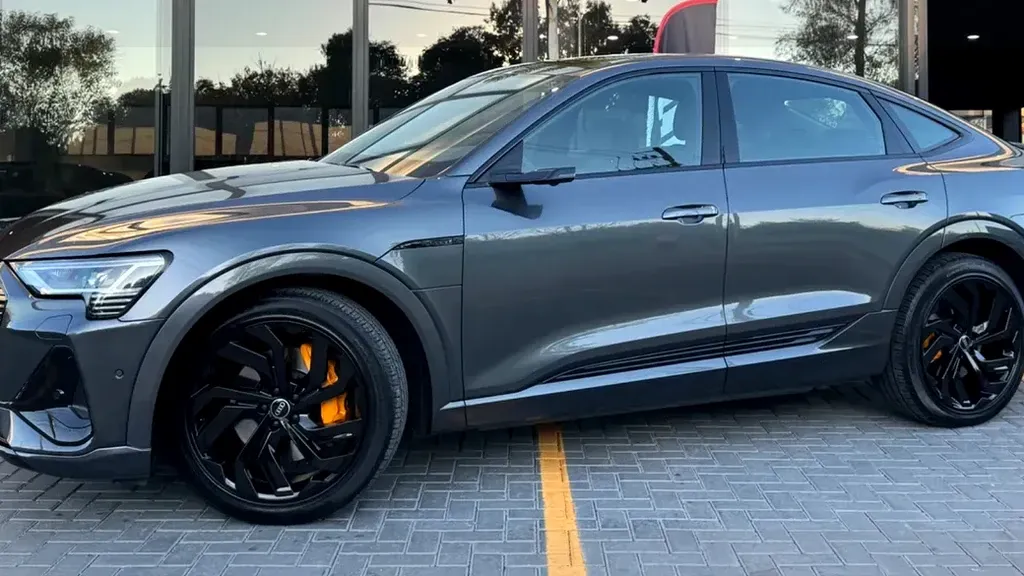 Foto de um audi e-tron sportback