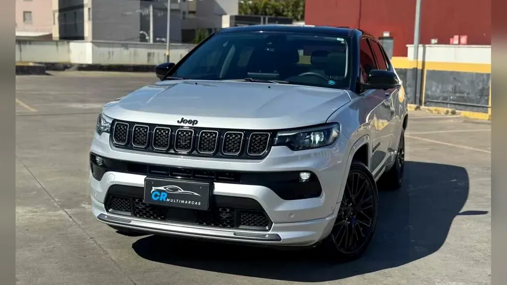 Foto de um jeep compass 4xe plug-in hybrid