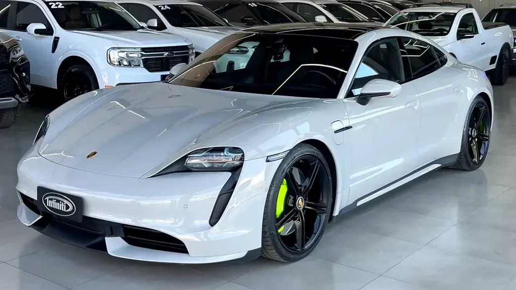 Foto de um porsche taycan