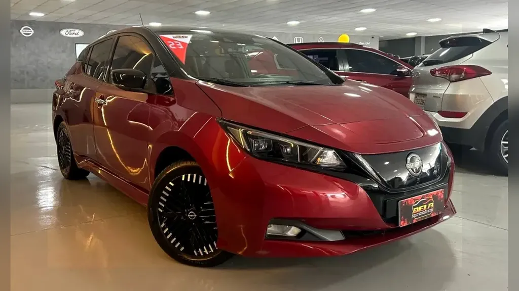 Foto de um nissan leaf