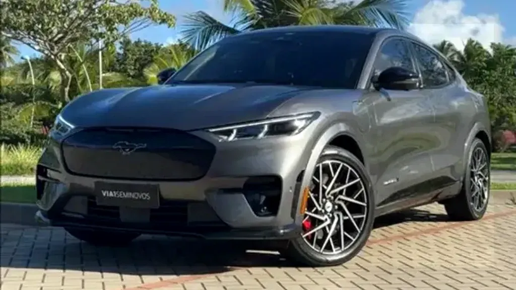 Foto de um ford mustang mach-e