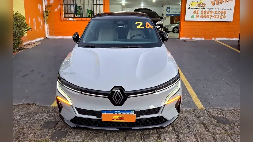 Foto de um renault megane e-tech electric