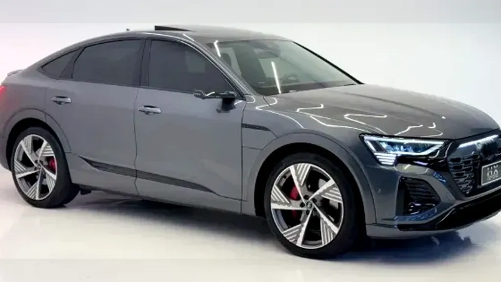 Foto de um audi q8 e-tron