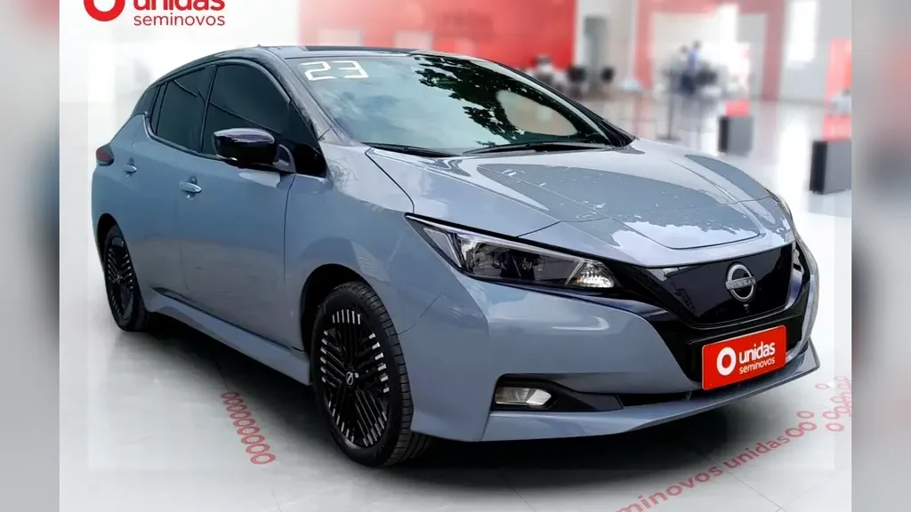 Foto de um nissan leaf