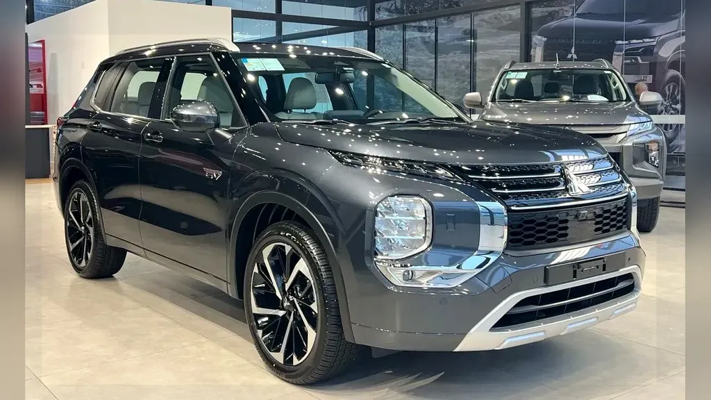 Foto de um mitsubishi outlander plug-in hybrid