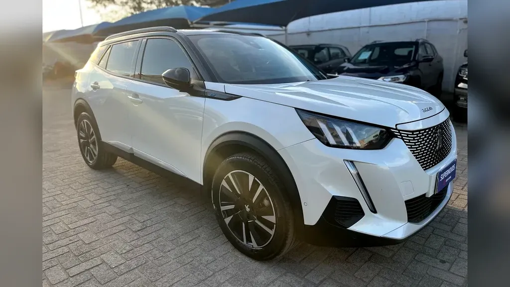 Foto de um peugeot e-208