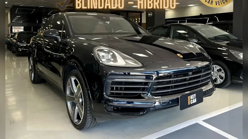 Foto de um porsche cayenne e-hybrid