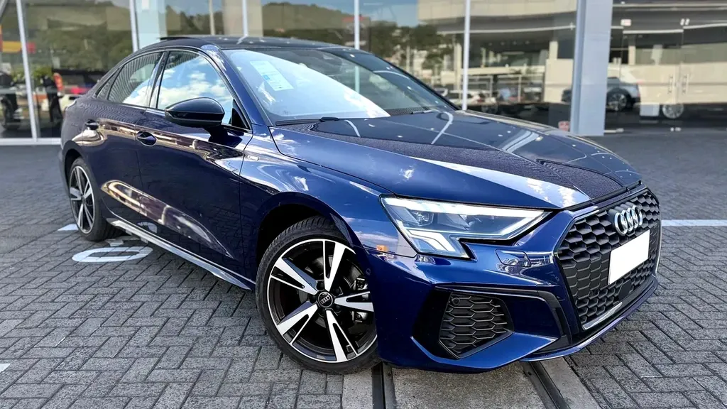 Foto de um audi a3 sportback e-tron