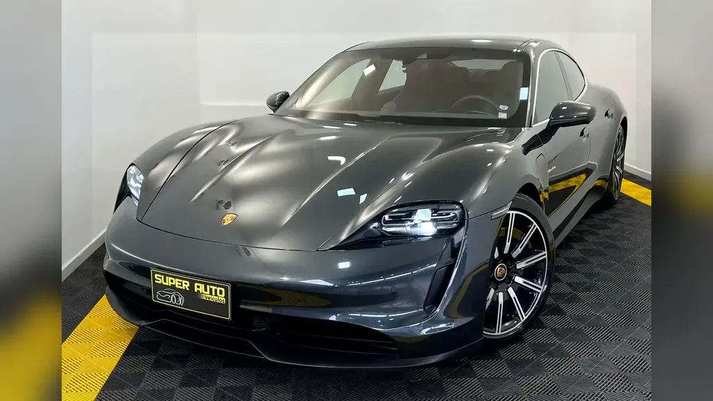 Foto de um porsche taycan